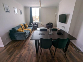 2BR Apartment Earls Court Prime Location